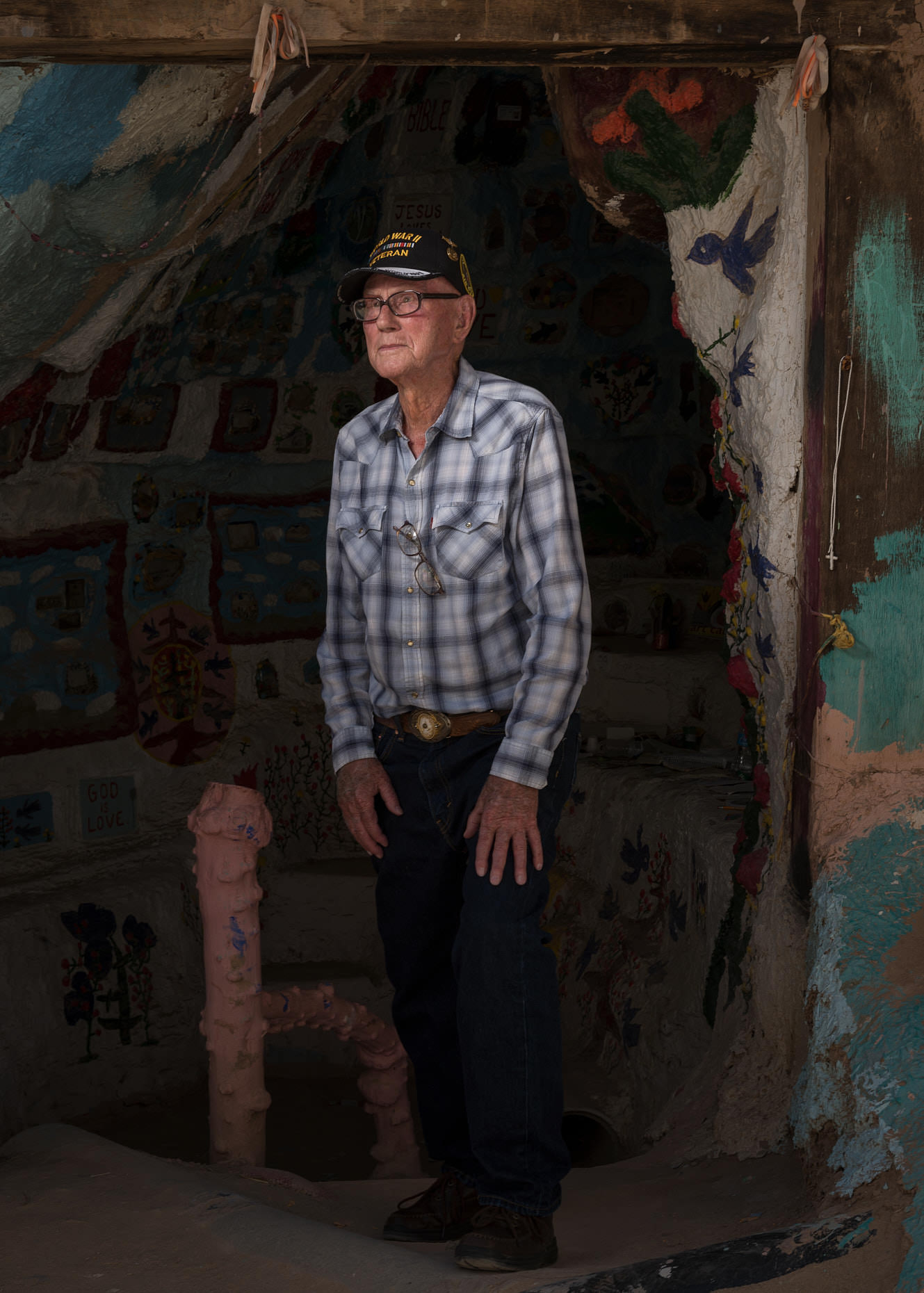 Jason Tracy - Environmental Portriat Photographer Kansas City - Salvation Mountain WWII Veteran
